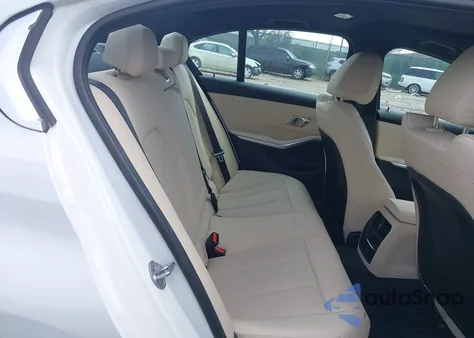 2024 BMW 3 Series 330I xDrive z USA, uszkodzony, nr VIN 3MW89FF02R8E25433